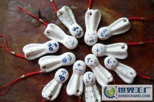景德鎮(zhèn)陶瓷飾品 可愛長耳朵兔子手機(jī)鏈掛件，指尖上的玲瓏藝術(shù)